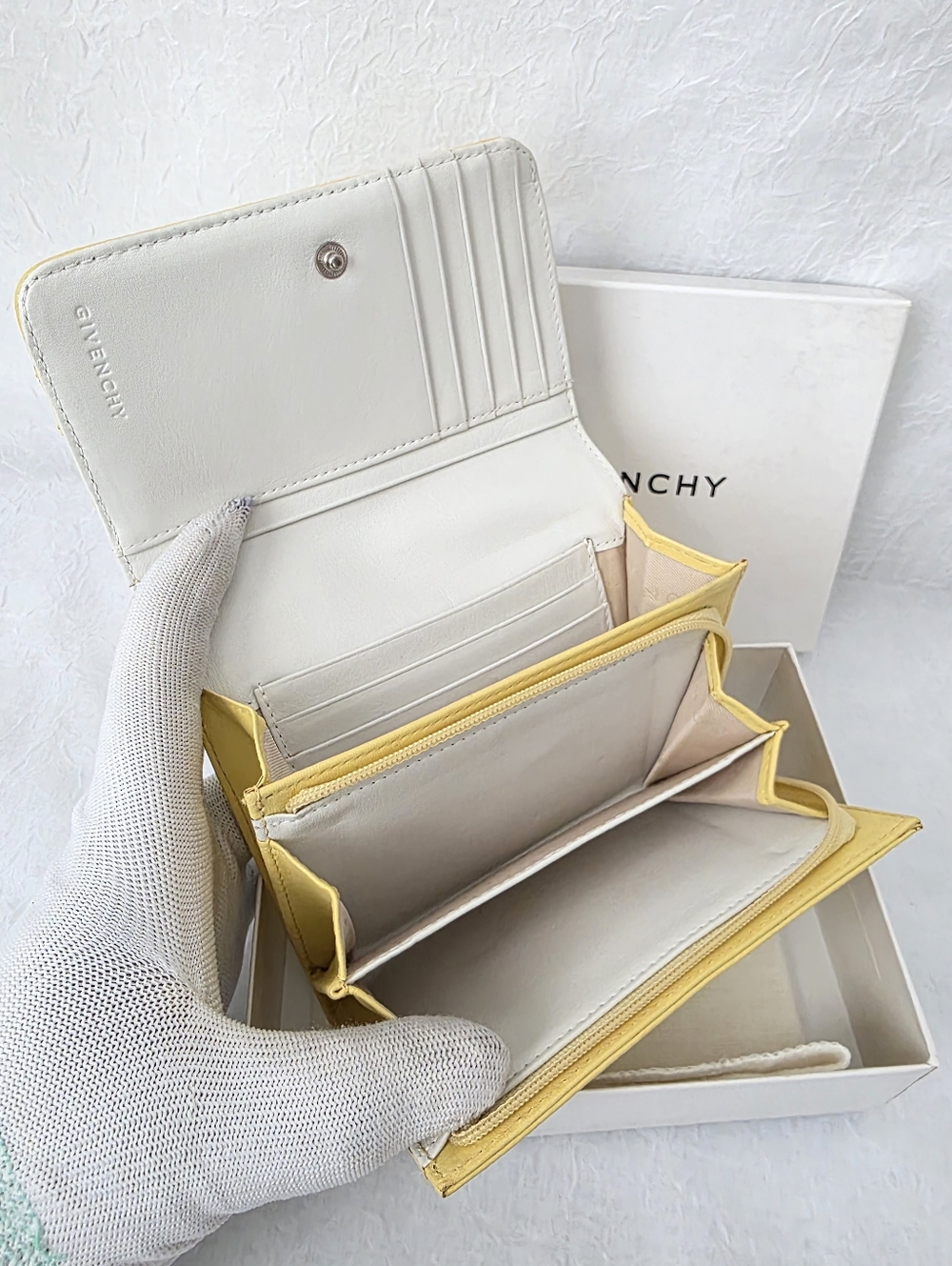 Auth LV, Celine, Fendi, Gucci, Bottega, Dior, Versace, Ferragamo Wallets Games - Picture 3 of 9